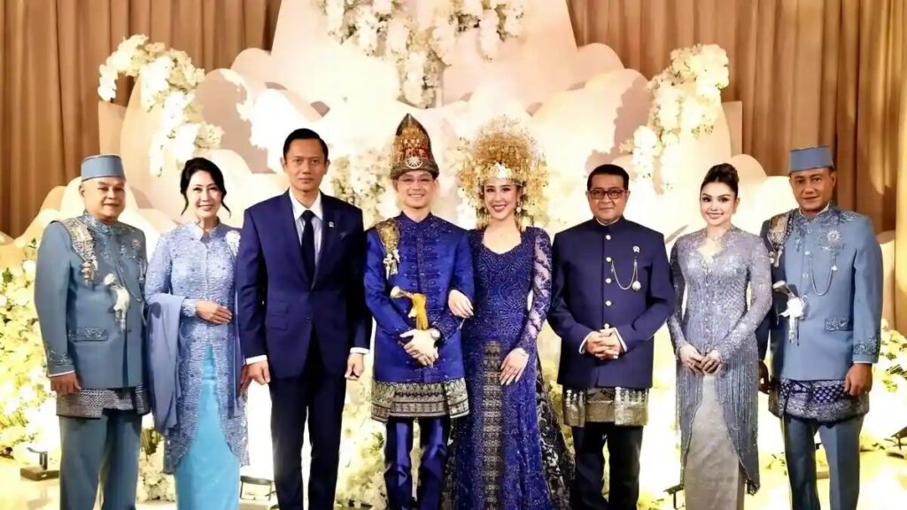 teuku-rassya-nikahi-cleantha-islan-etainment-harianexpress